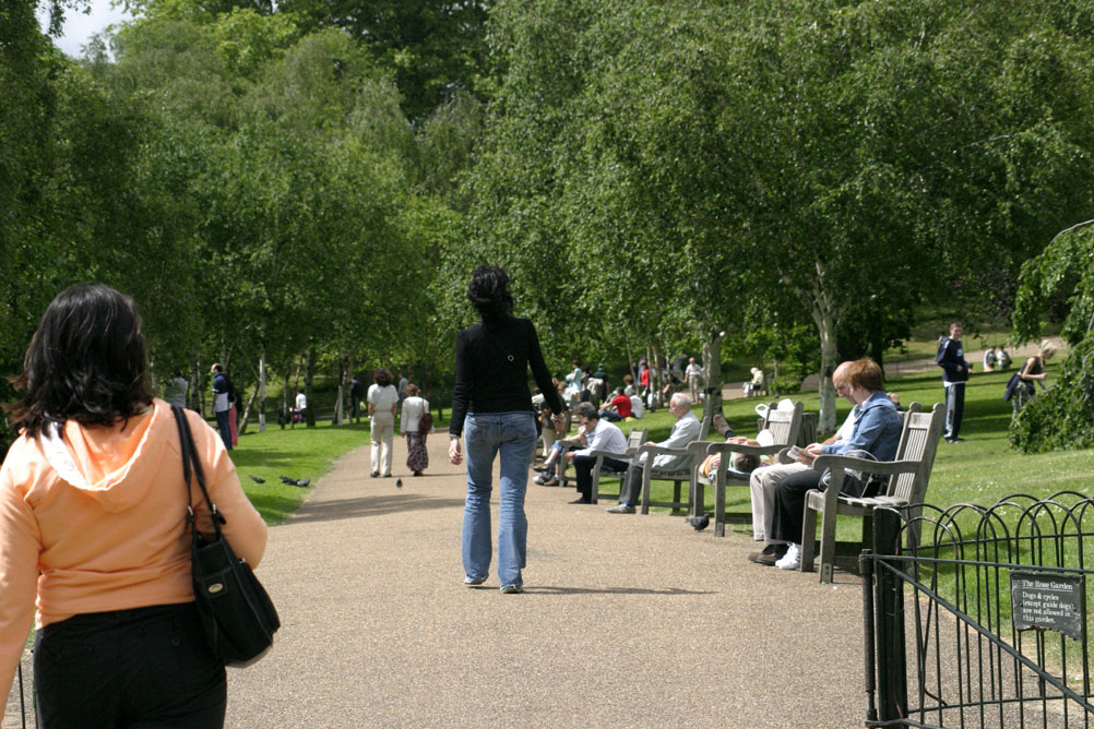 People enjoying the sun in Hyde Park